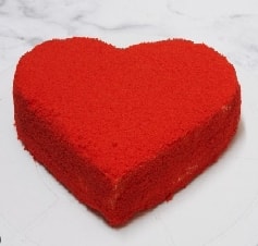 4-5 Kişilik Yaş Pasta - Kırmızı Renk ve Kalp Formu