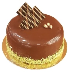 Şık Tasarımıyla Hem Göze Hem Damağa Hitap Eden 6–9 Kişilik Yaş Pasta